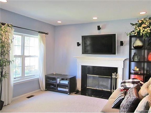 4th image of 1407 Glenview Dr