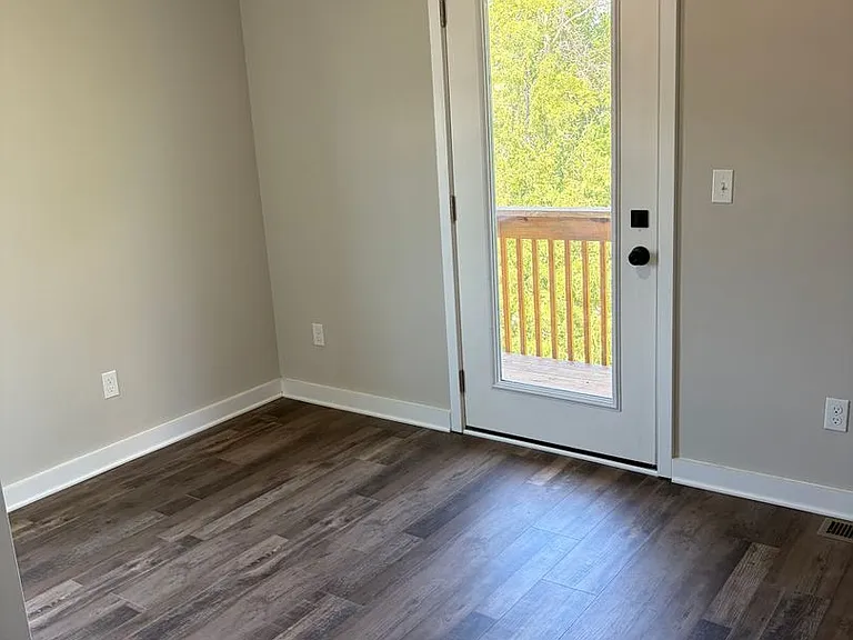 1324 S Main St — Photo 11