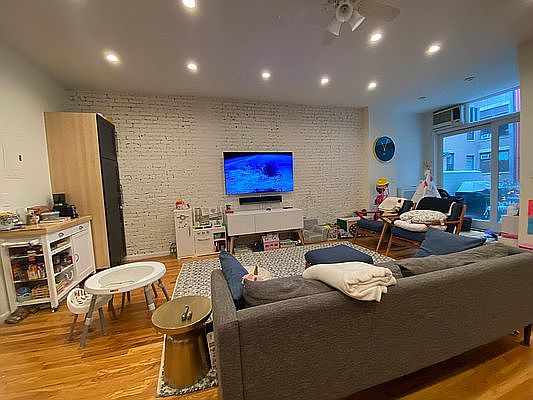 2nd image of 47 W 85th St #B1