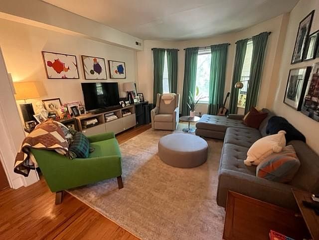 1st image of 2448 W Eastwood Ave #1