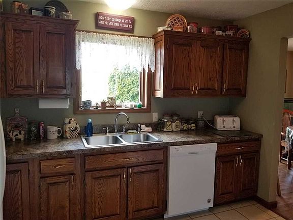 4th image of 1766 Leonard Rd