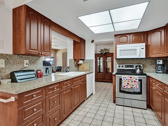 2nd image of 4610 Highland Drive
