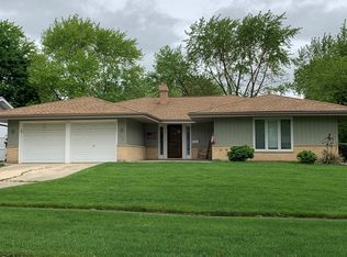 21W664 Monticello Rd, Glen Ellyn, IL 60137