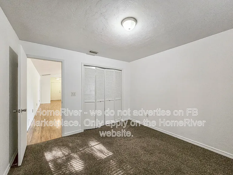 4325 NE 3rd Ct — Photo 12