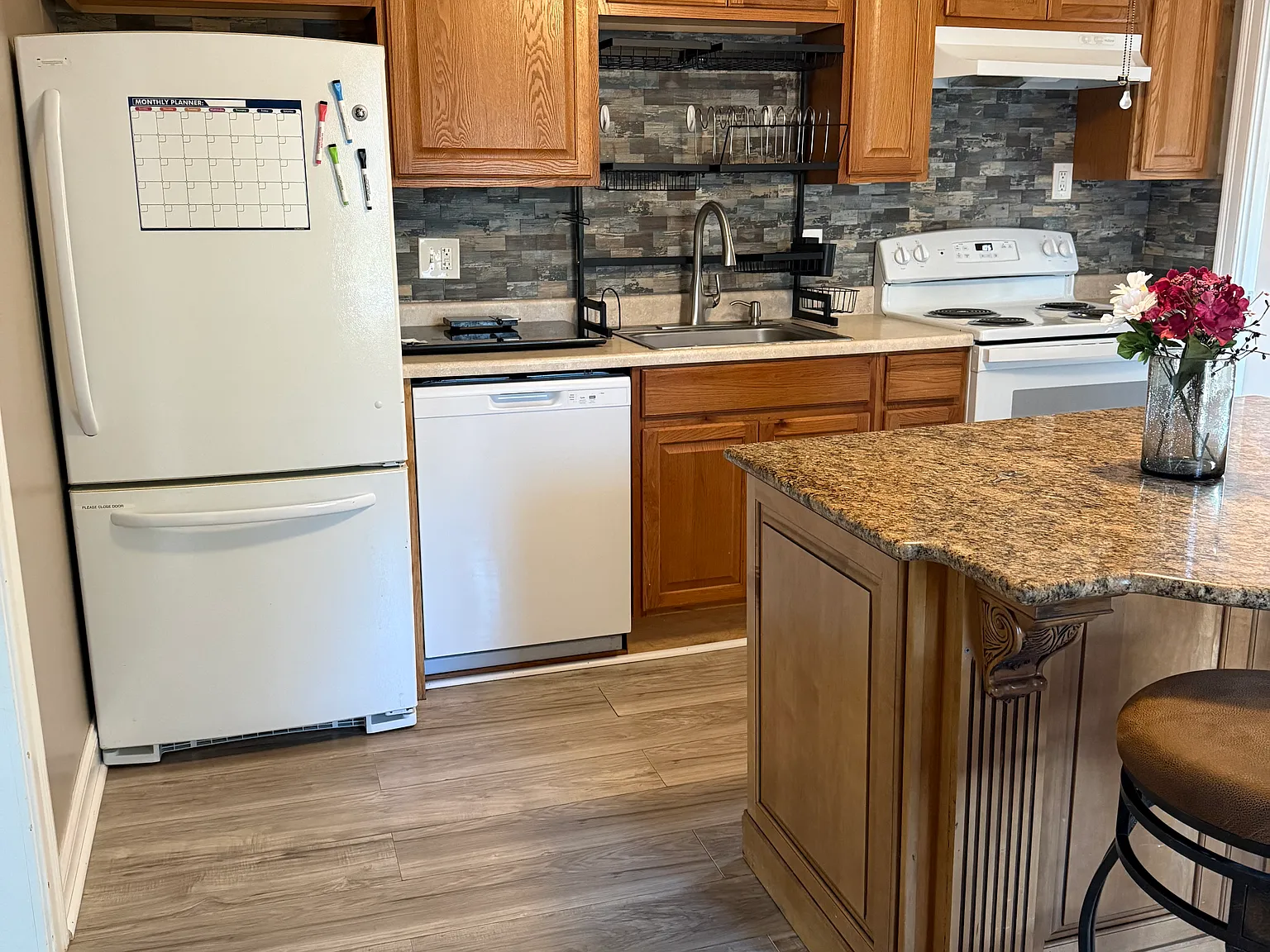 2 bed, 1000 sqft, $1,800 — Photo 2