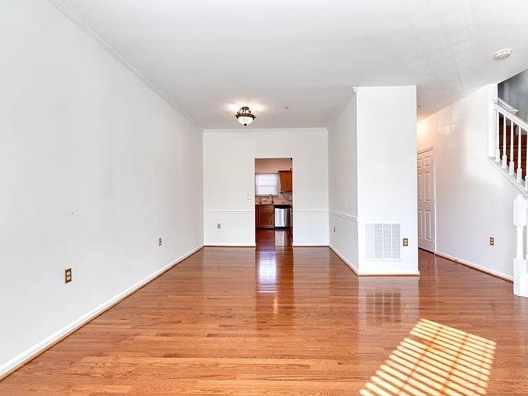 2502 Weston Ct — Photo 2