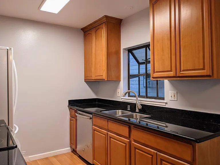 905 W Middlefield Rd #927 — Photo 5
