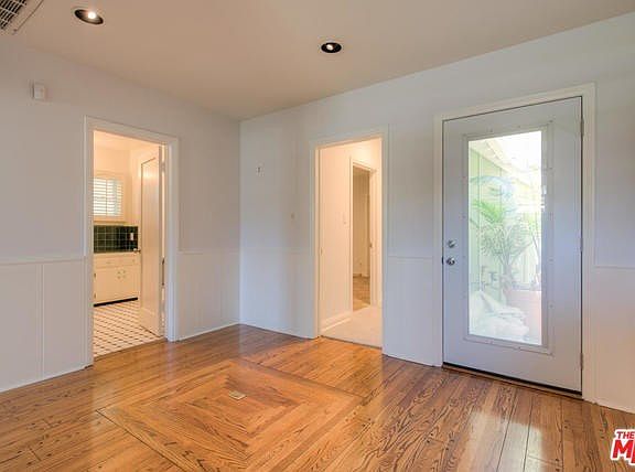 3rd image of 5901 Nagle Ave