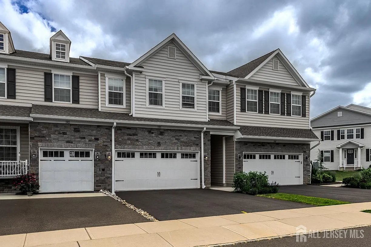 3 bed, 2.5 bath, 2436 sqft, $4,000 — Photo 2
