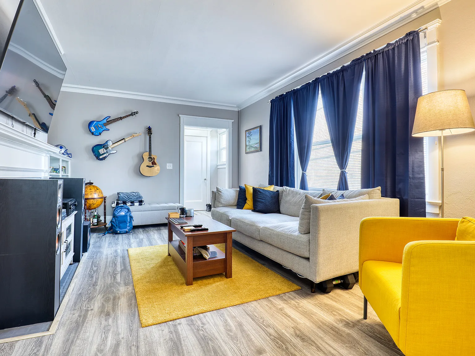 2 bed, 950 sqft, $2,740 — Photo 4