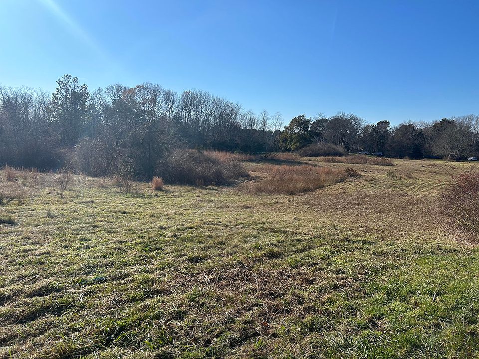 2nd image of 153 Sesuit Neck Road