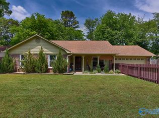 2126 Edinburgh Dr SW, Huntsville, AL 35803