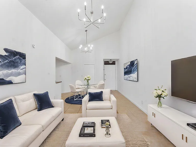212 Lake Pointe Dr #302 — Photo 15