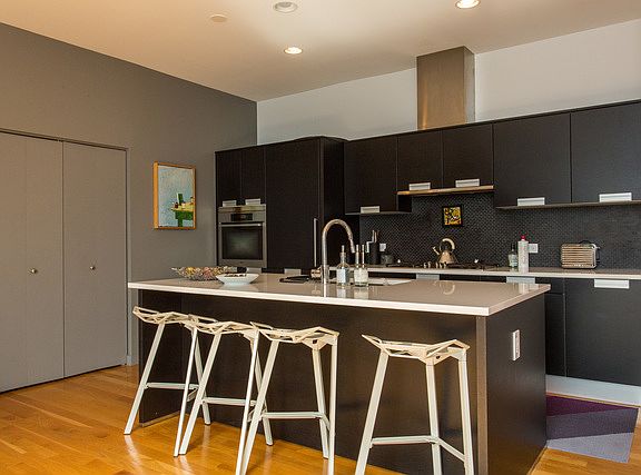 5th image of 1919 W Crystal St APT 204