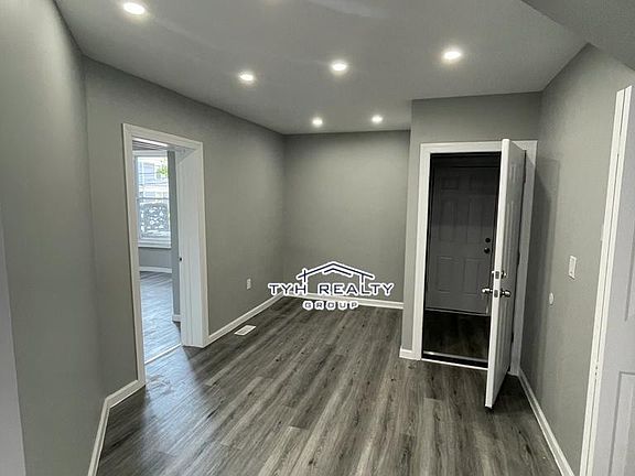4th image of 54 Isabella Ave #1
