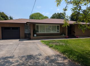251 Meadow Rd Unit 2, Whitby, ON L1N 3K1