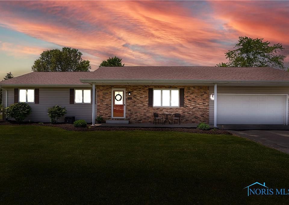 1st image of 376 Pinebrook Ct