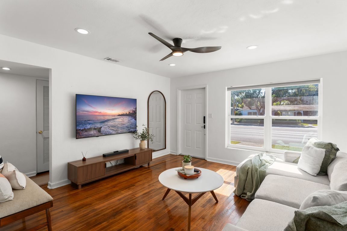 next background image