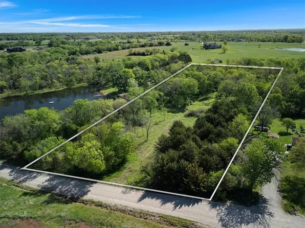 12975 S Frontier Rd, Olathe, KS 66061