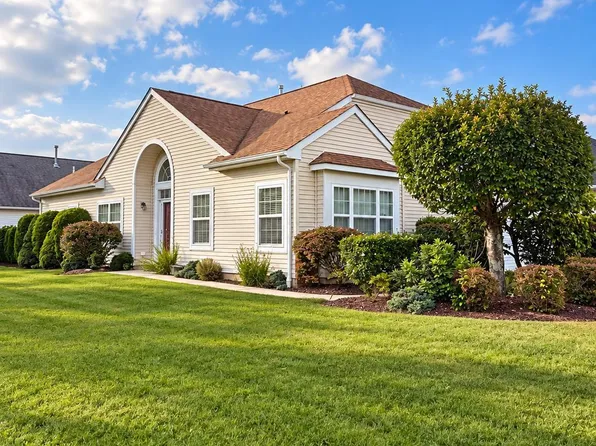 274 Valencia Dr, Monroe Township, NJ 08831