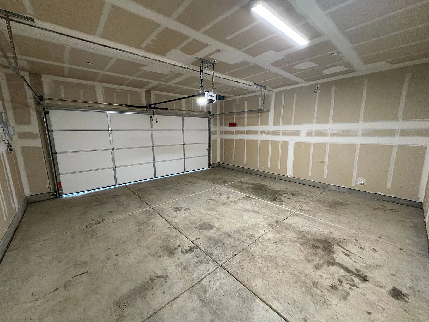 Two-story home in NW Visalia home Available Now! — Photo 3