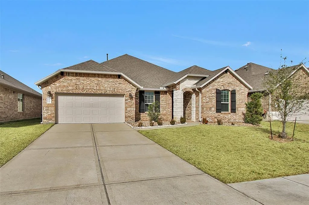 4 bed, 3.0 bath, 2440 sqft, $2,350 — Photo 2