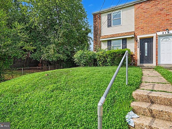 3rd image of 908 Winsap Ct