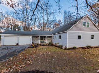 8 Perk Pl, Ballston Lake, NY 12019