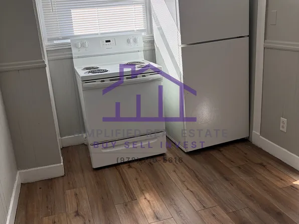 78 Howard St APT 2R, Lewiston, ME 04240
