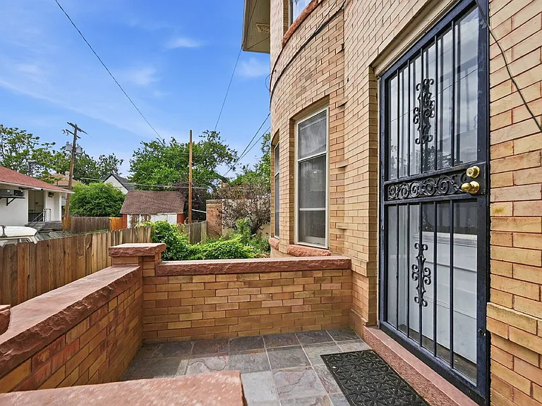 1525 Madison St — Photo 36
