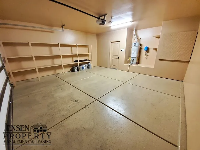 671 N Bluffview Cir — Photo 34