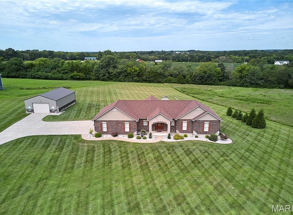 1st image of 21 Pheasant Pointe Dr