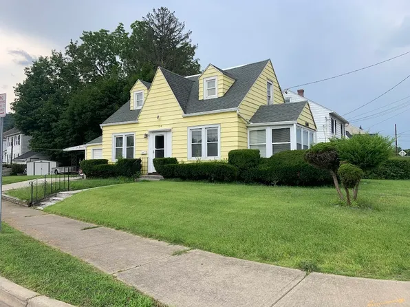 504 Riverside Dr, Johnson City, NY 13790