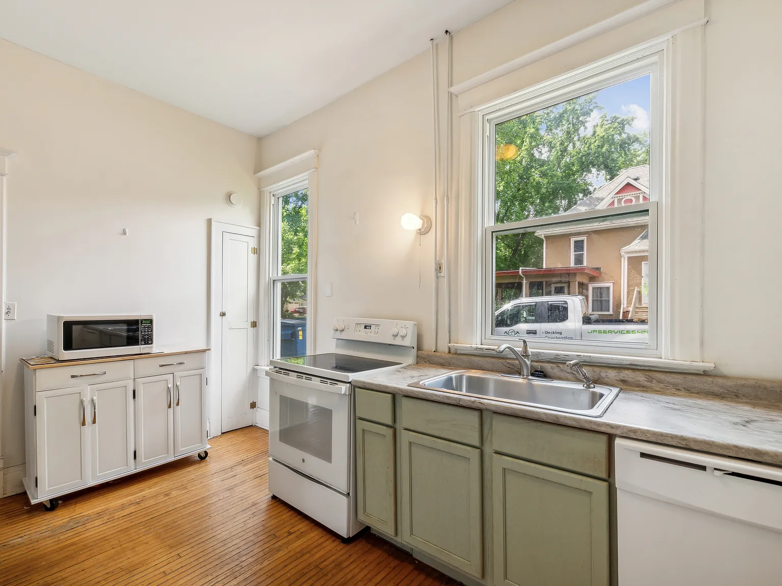 2 bed, 1500 sqft, $1,500 — Photo 3
