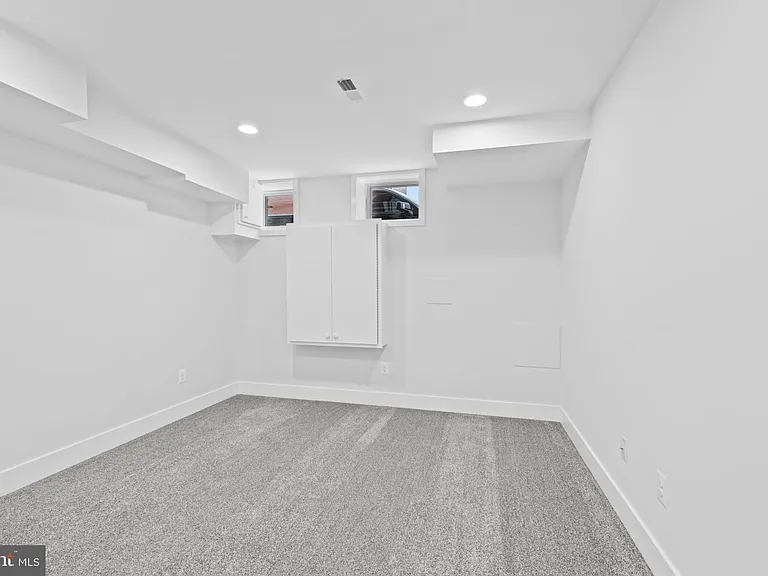 1434 Marshall St — Photo 24