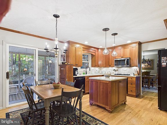 5th image of 3984 Little John Dr