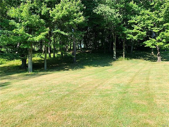 5th image of 11 Kathleen Dr