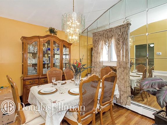 5th image of 376 Westside Ave