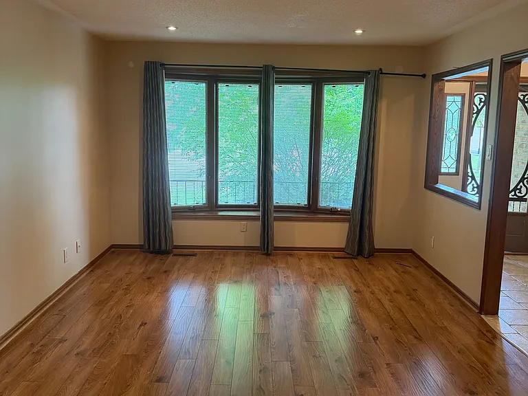 75 Golfview Cres — Photo 5