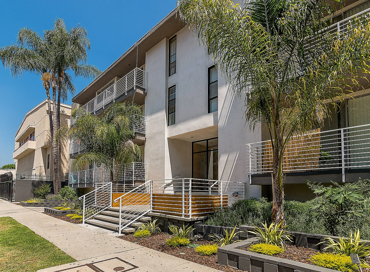 The Claridge Apartments — Photo 1