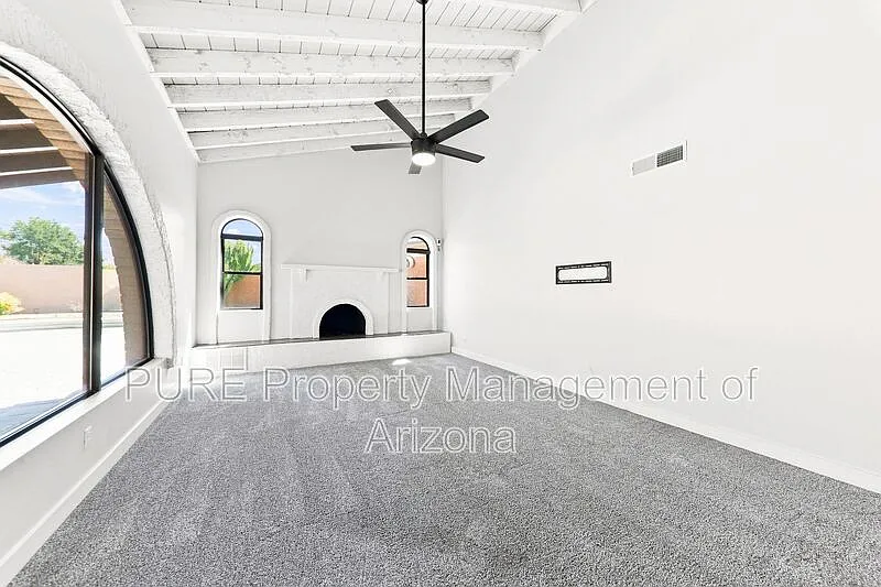 3 bed, 2.0 bath, 2045 sqft, $6,995 — Photo 2