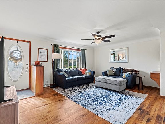 4th image of 1134 Center St NE