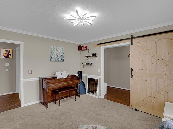 4th image of 125 Ridgecrest Dr