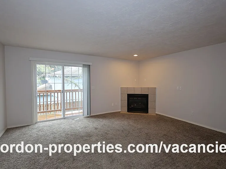 16913 NE Halsey St — Photo 15