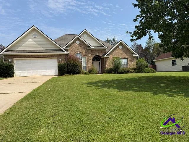 300 Hummingbird Ln