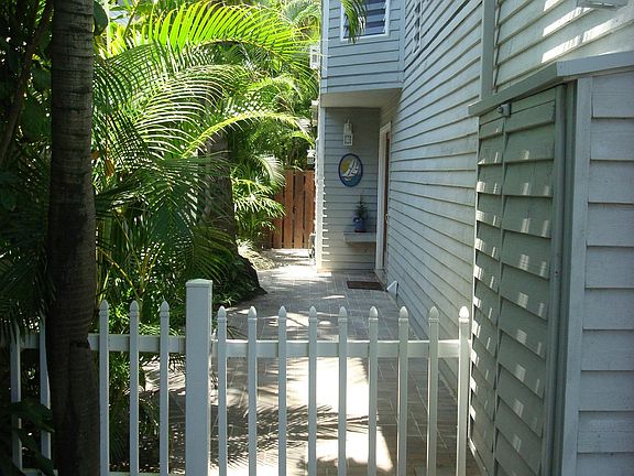 Side leading to front door 2