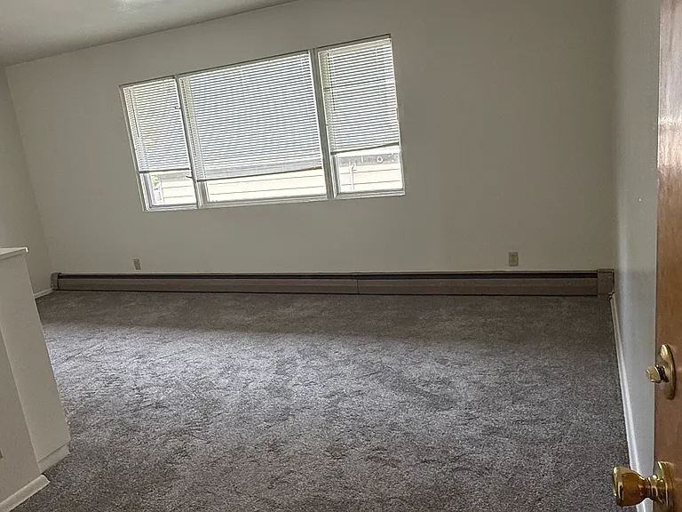 527 E Main St #7 — Photo 4