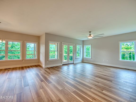 5th image of 760 Rockview Rd