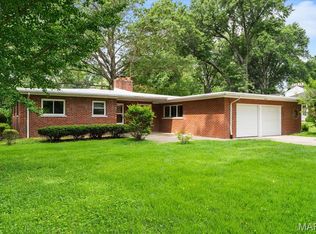 28 Shady Ln, Belleville, IL 62221