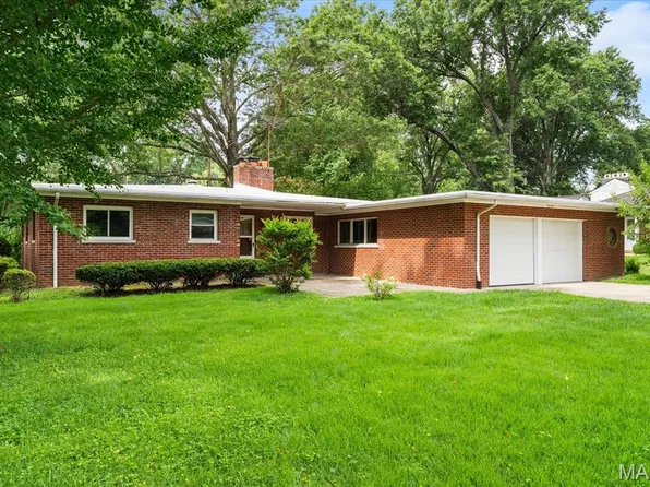 28 Shady Ln, Belleville, IL 62221